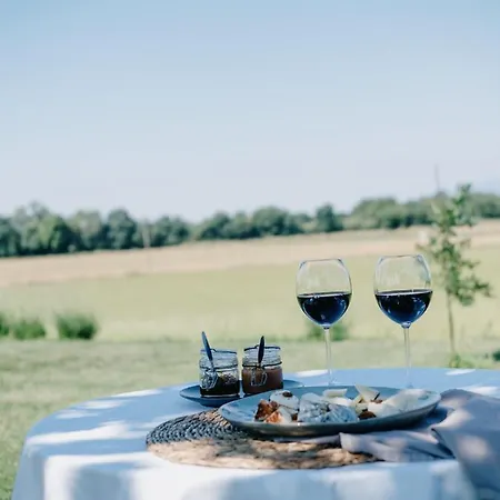 Serra 1786 Farm stay *